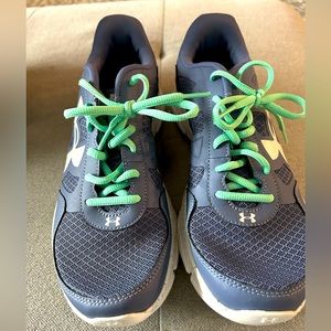 ⭐️Like New⭐️Under Armour MicrG⭐️Size 10⭐️